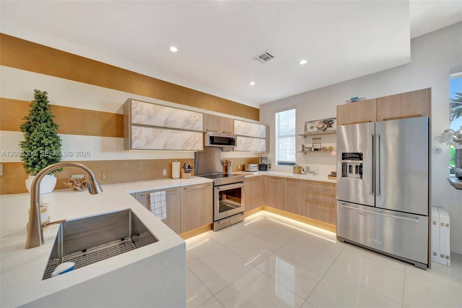 508 SE 1st Circle, Pompano Beach, FL 33060 Custom lighting
