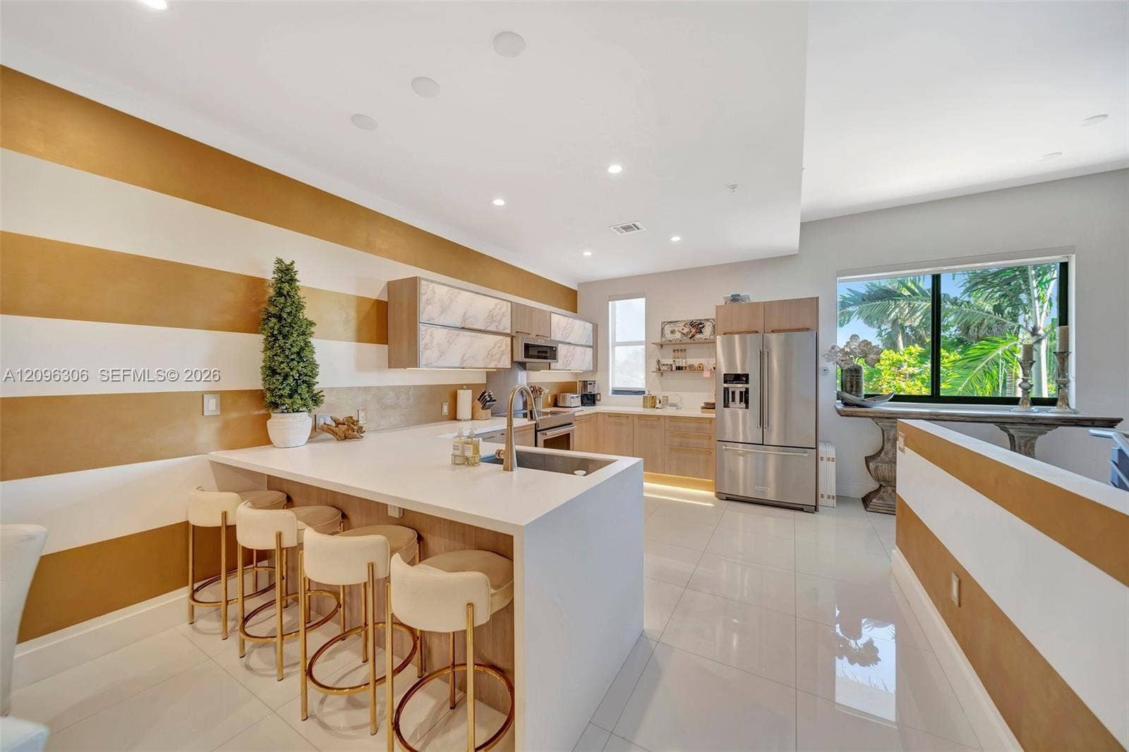508 SE 1st Circle, Pompano Beach, FL 33060 Breakfast bar