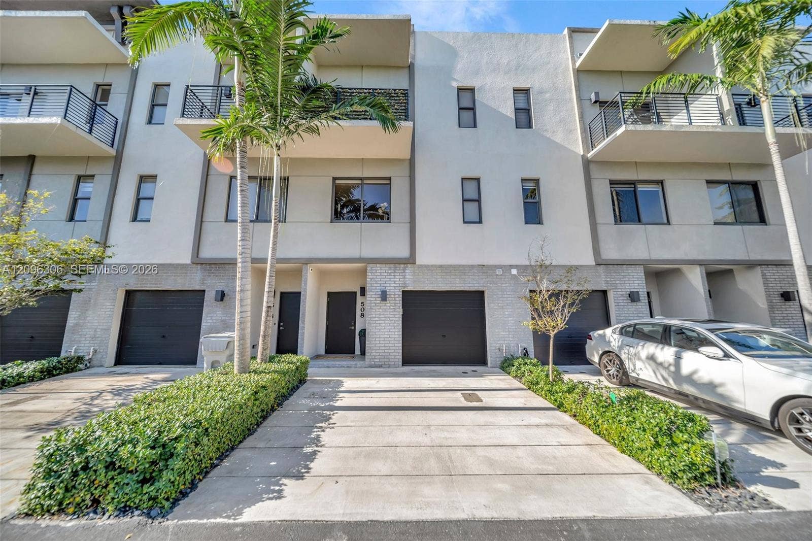 508 SE 1st Circle, Pompano Beach, FL 33060 Additional parking in your driveway