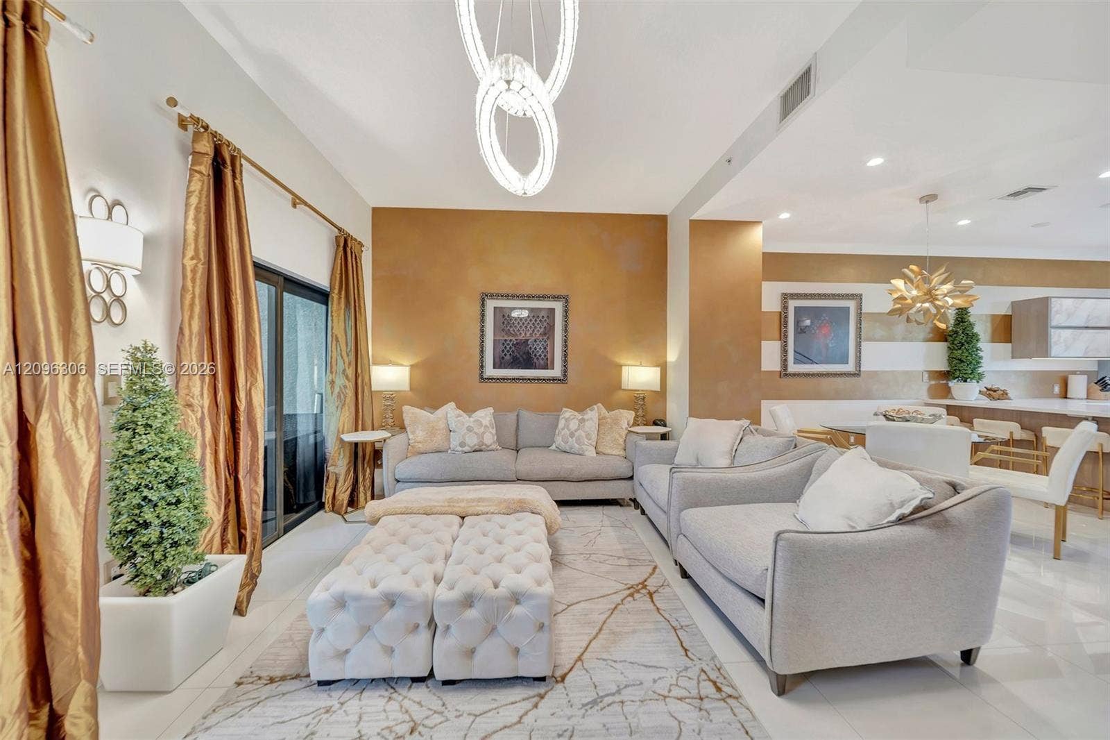 508 SE 1st Circle, Pompano Beach, FL 33060 Crystal chandelier in Living room