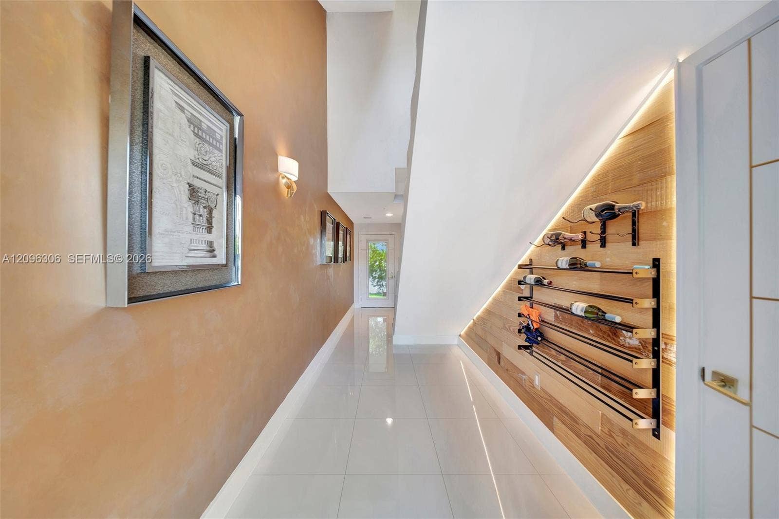 508 SE 1st Circle, Pompano Beach, FL 33060 Entry Foyer with door at back leading to small porch