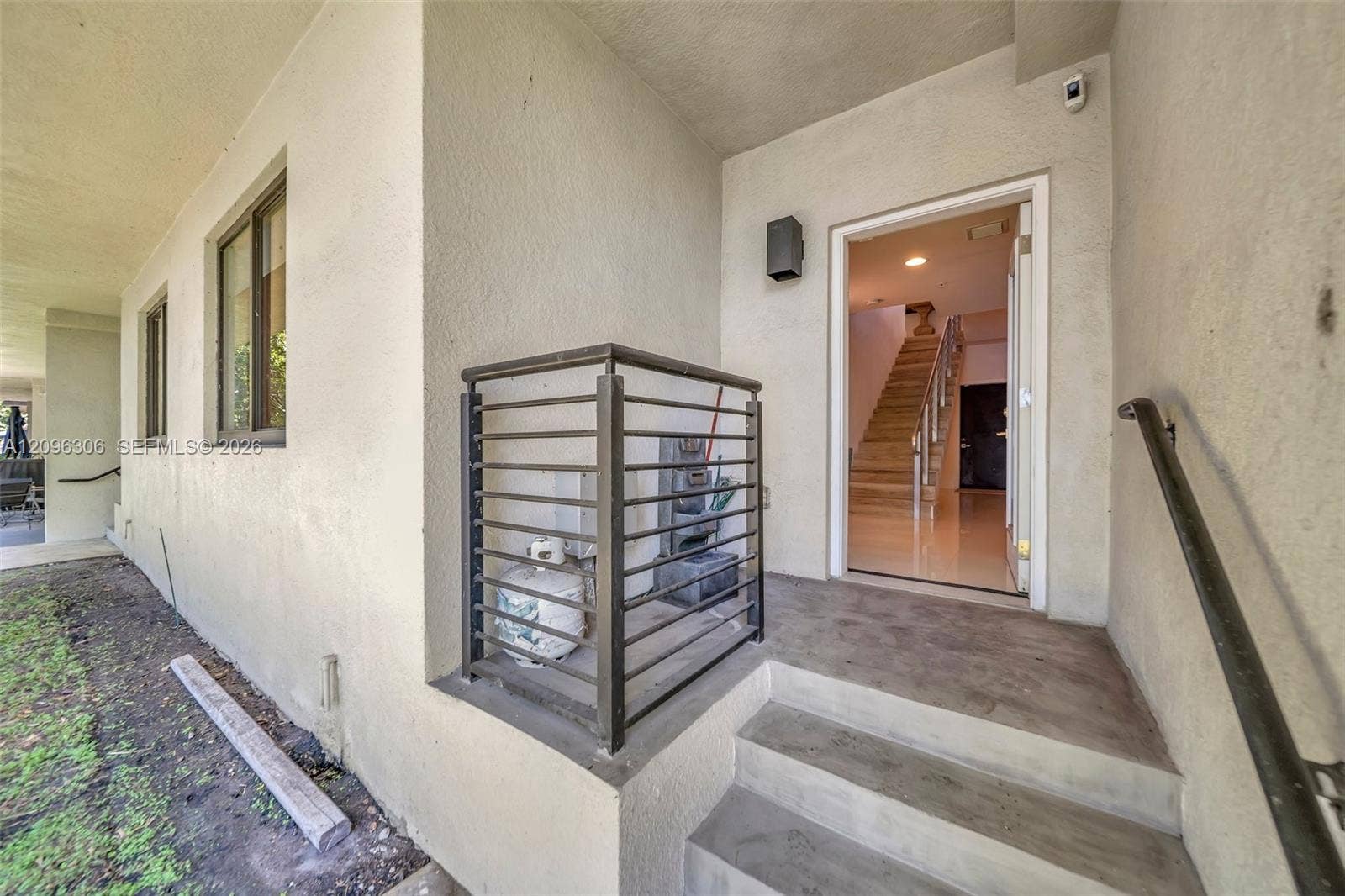 508 SE 1st Circle, Pompano Beach, FL 33060 Back porch area