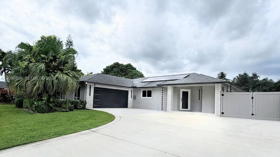 Property photo for 712 Juniper Place, Wellington, FL