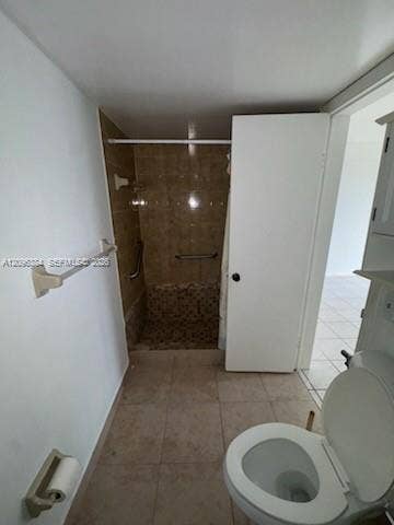 Miami, FL 33175 2nd bathroom/shower view