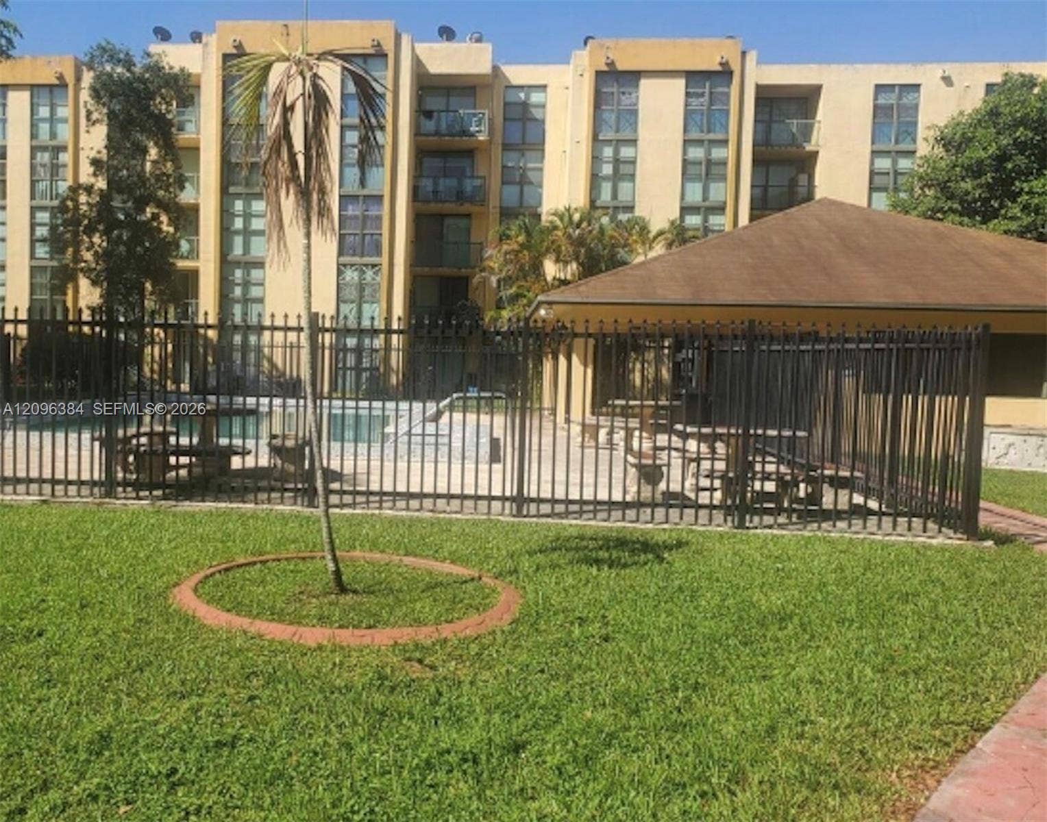 Miami, FL 33175 Community pool