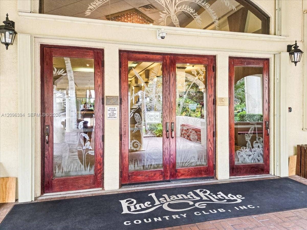 1830 Sabal Palm Drive, #105, Davie, FL 33324 Pine Island Ridge Country Club