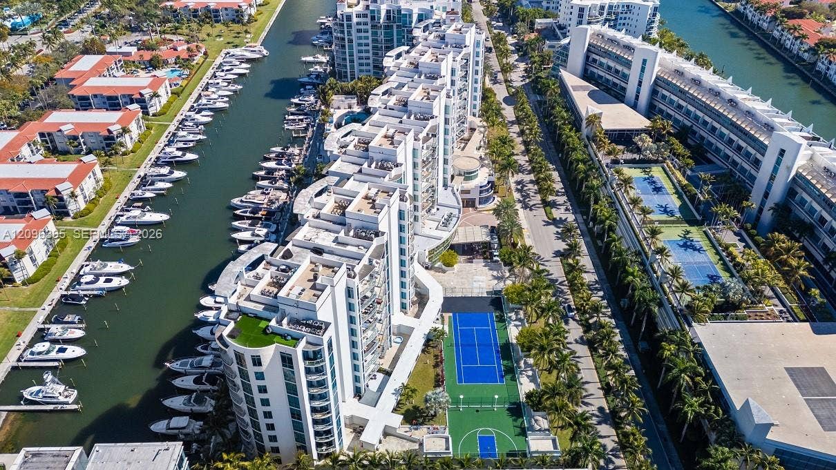 3029 NE 188th Street, #911, Aventura, FL 33180 Amenities include Tennis Court and Basketball Court