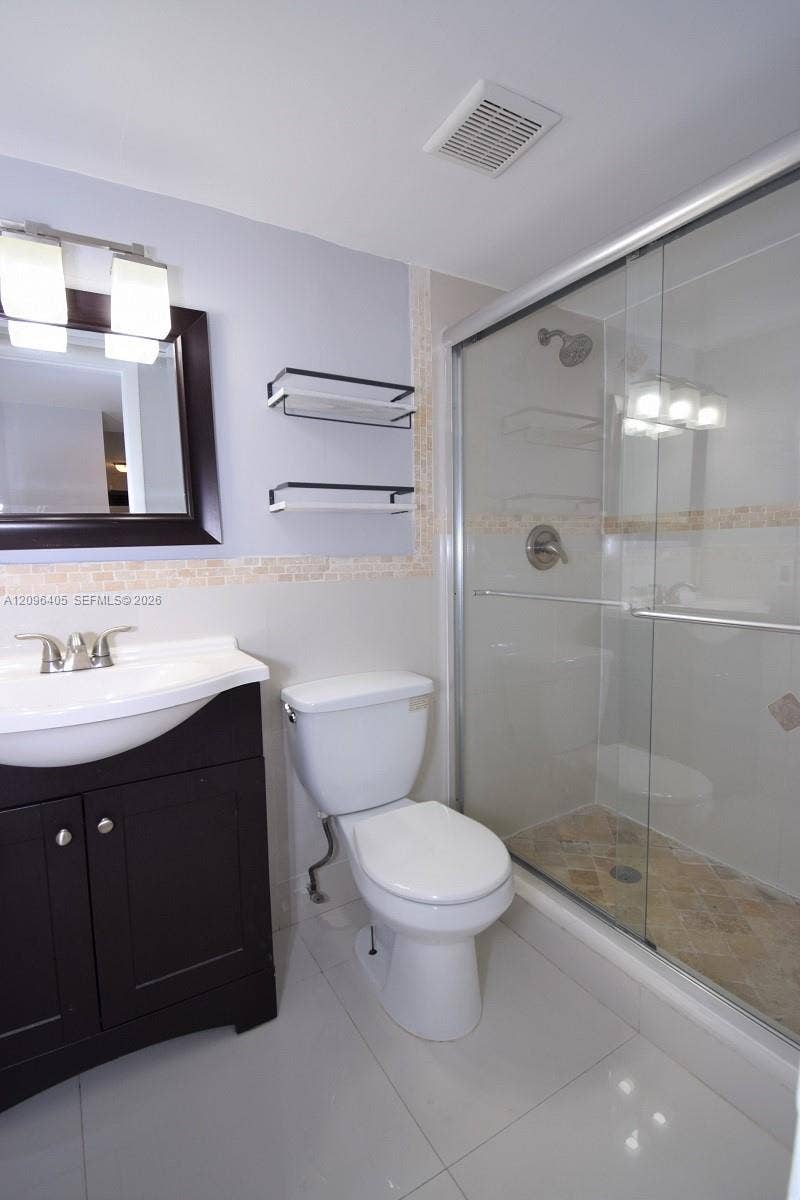 14 Chestnut Circle, Cooper City, FL 33026 First Floor bathroom