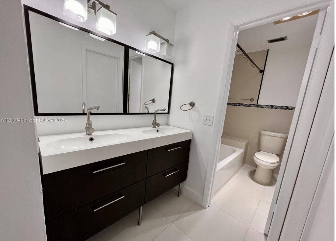 14 Chestnut Circle, Cooper City, FL 33026 Master Bathroom located on second floor