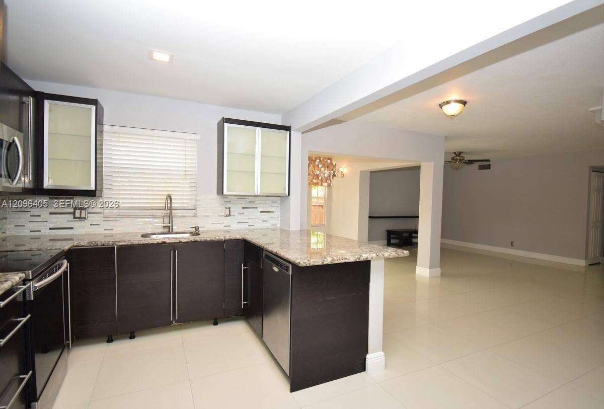 14 Chestnut Circle, Cooper City, FL 33026 Photo 6