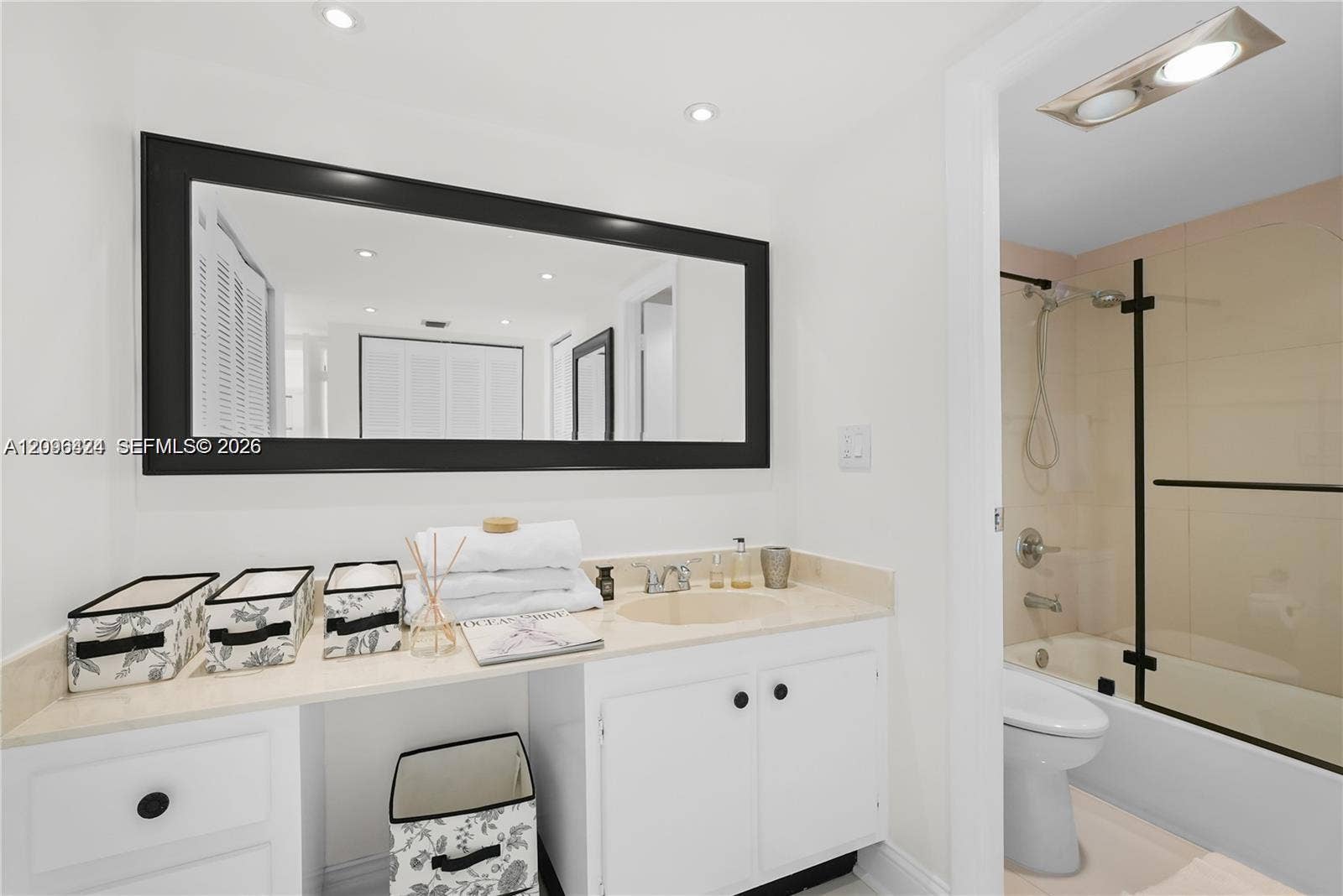 20301 W Country Club Drive, #1226, Aventura, FL 33180 Master Bathroom