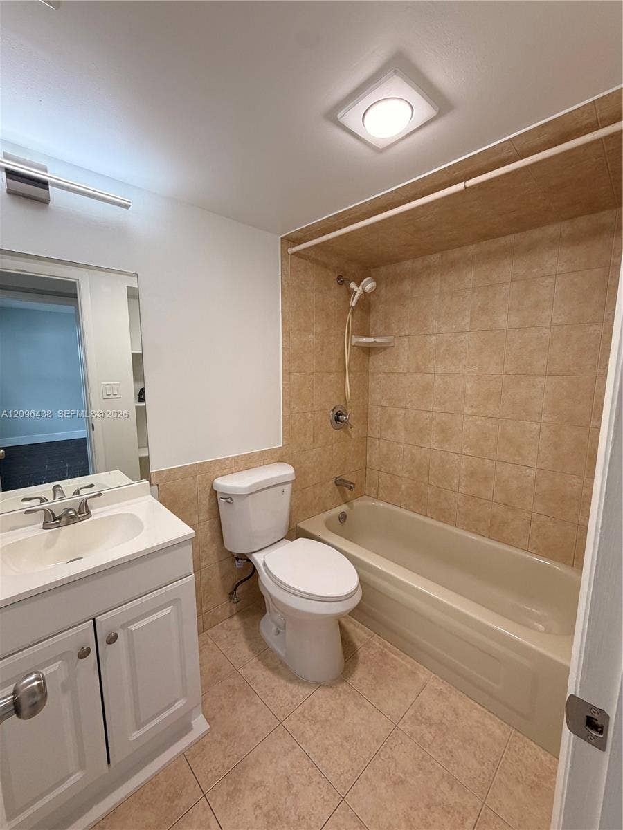 1021 Mockingbird Lane, #404, Plantation, Plantation, FL 33324 Photo 14