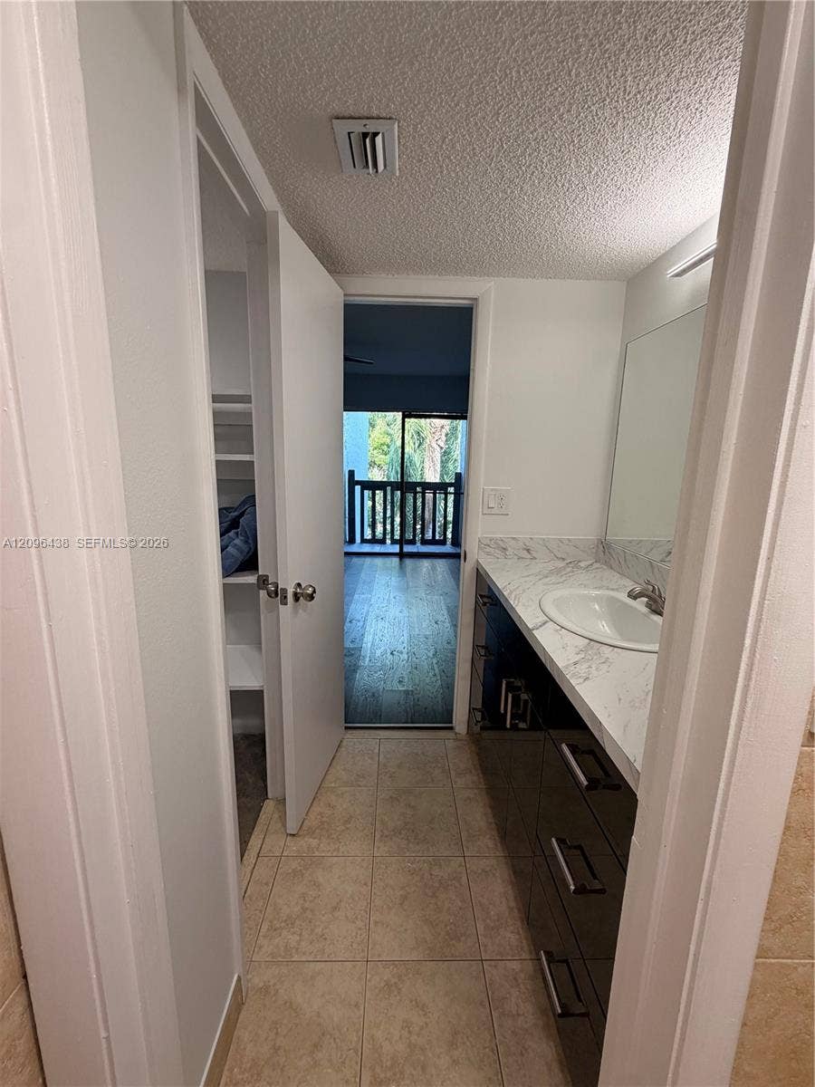 1021 Mockingbird Lane, #404, Plantation, Plantation, FL 33324 Photo 2