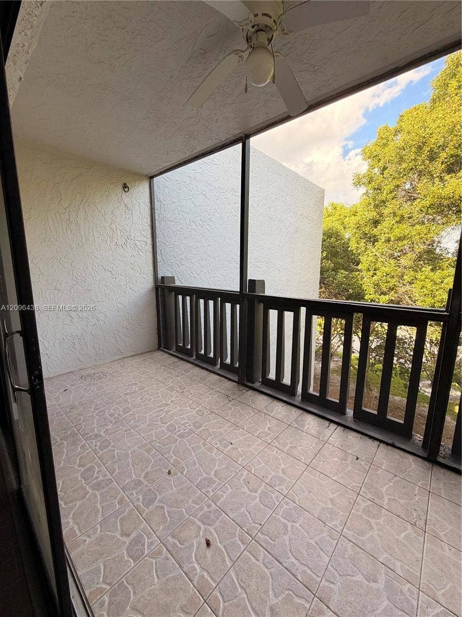 1021 Mockingbird Lane, #404, Plantation, Plantation, FL 33324 Photo 21
