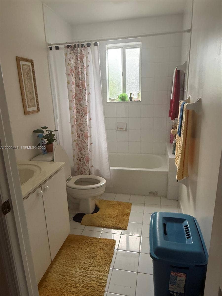 5655 NW 109th Avenue, #58, Doral, FL 33178 SECOND BATHROOM