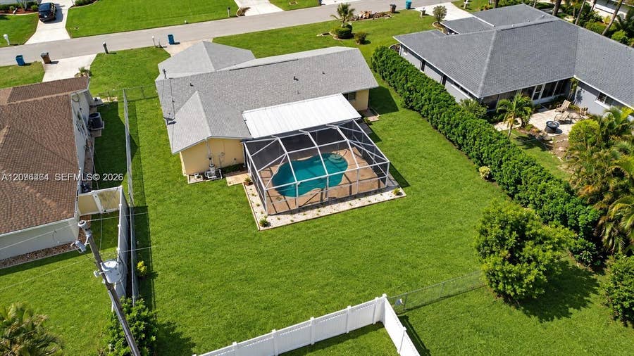 Property photo for 915 SE 20th Street, Cape Coral, FL