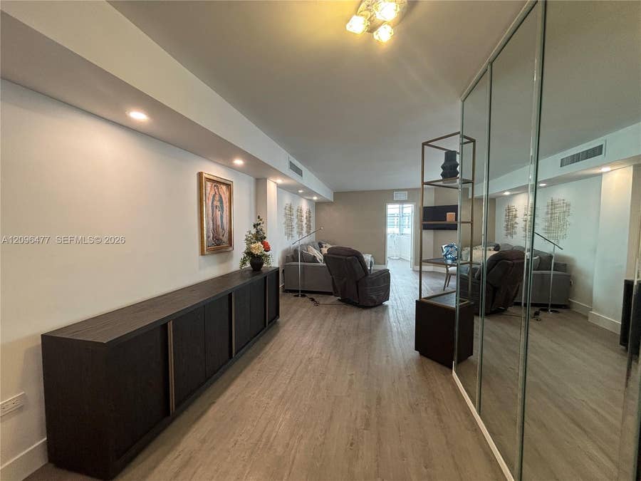 Property photo for 905 Brickell Bay Drive, #1124, Miami, FL