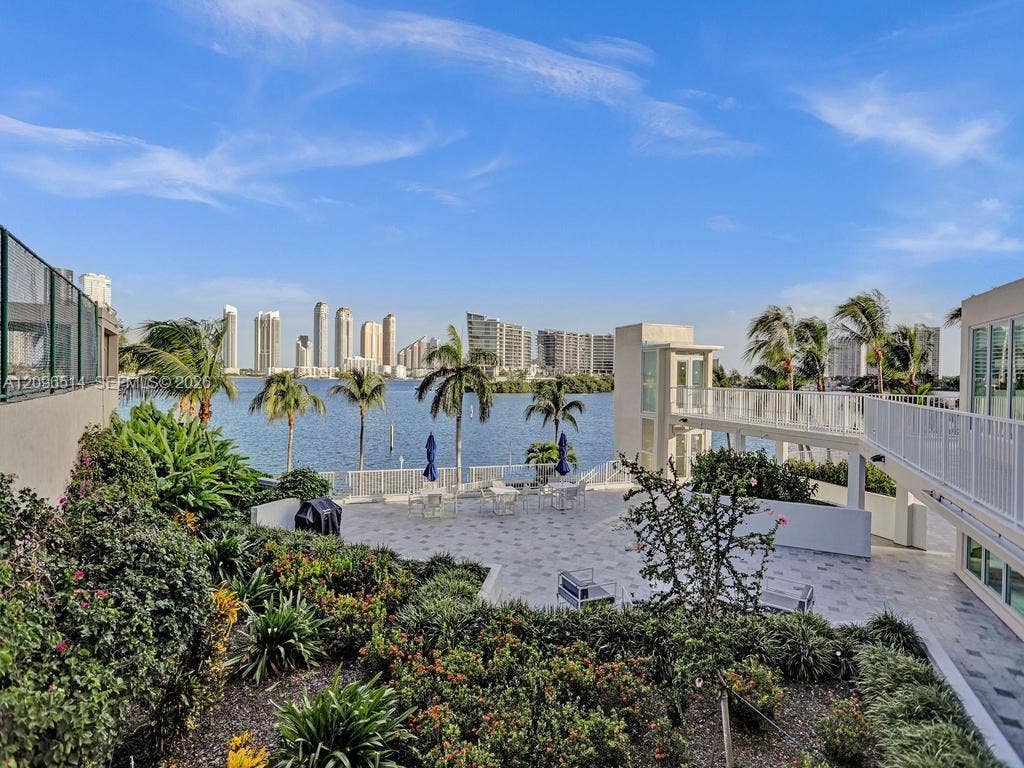 3370 Hidden Bay Drive, #2410, Aventura, FL 33180 BBQ Area