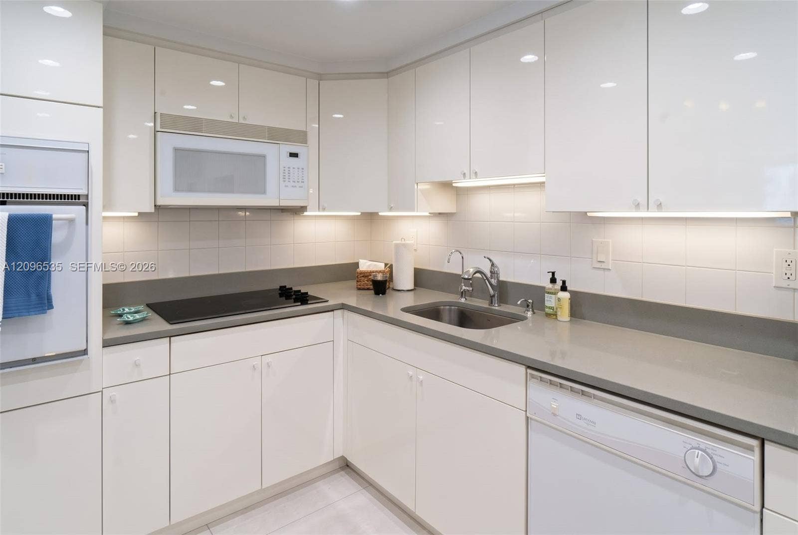 19390 Collins Avenue, #706, Sunny Isles Beach, Sunny Isles Beach, FL 33160 Photo 2