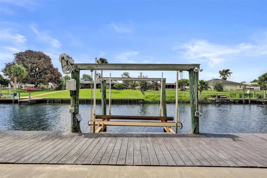 Property photo for 464 NE Cornwall Avenue, Port St Lucie, FL