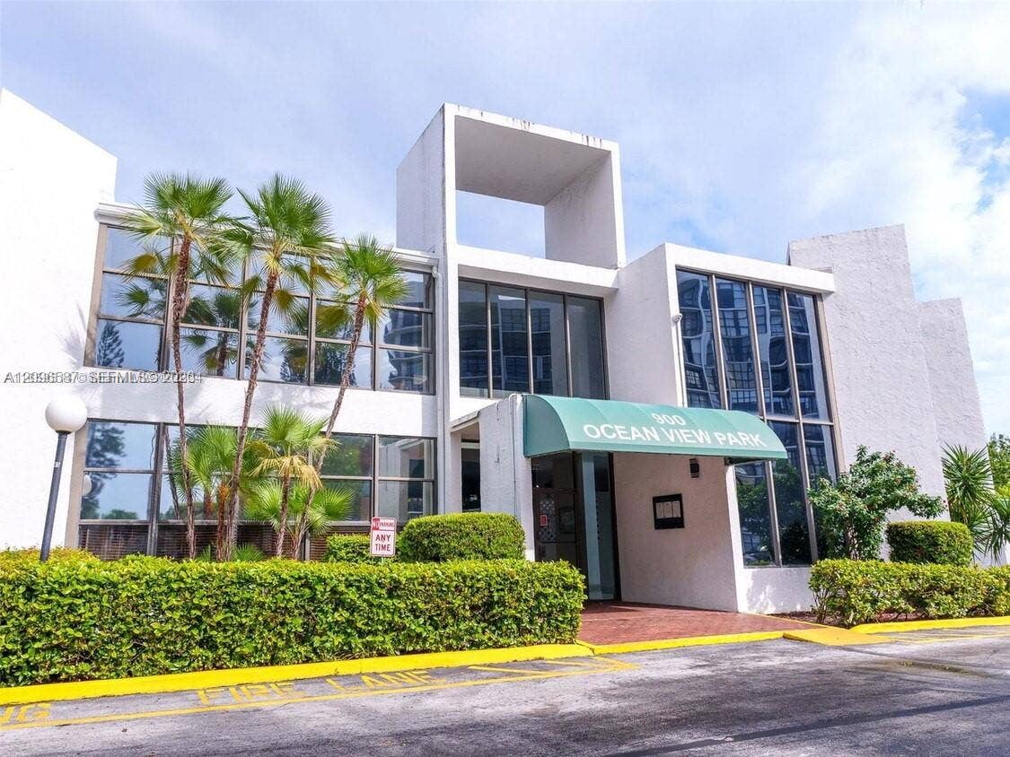 1000 Parkview Drive, #501, Hallandale Beach, Hallandale Beach, FL 33009 Photo 24