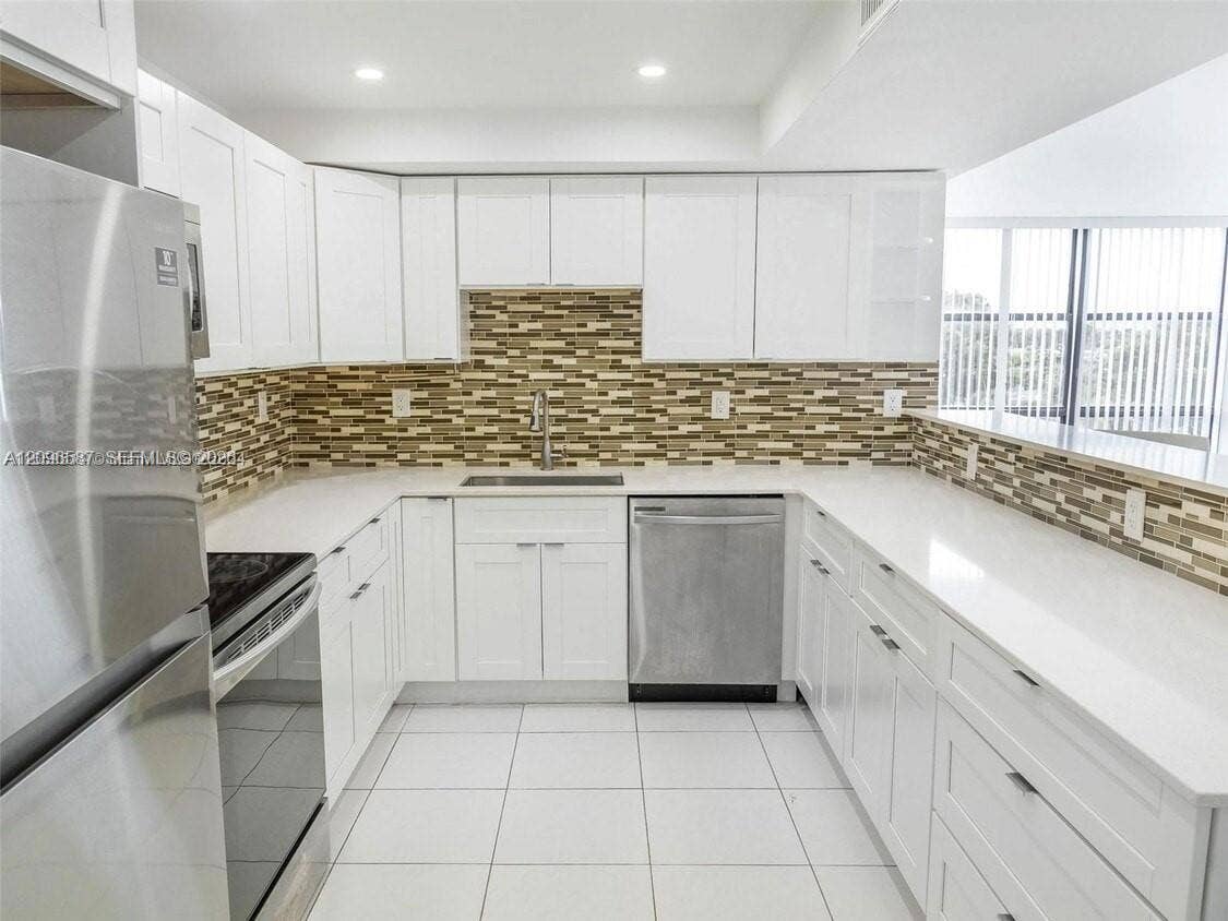 1000 Parkview Drive, #501, Hallandale Beach, Hallandale Beach, FL 33009 Photo 4