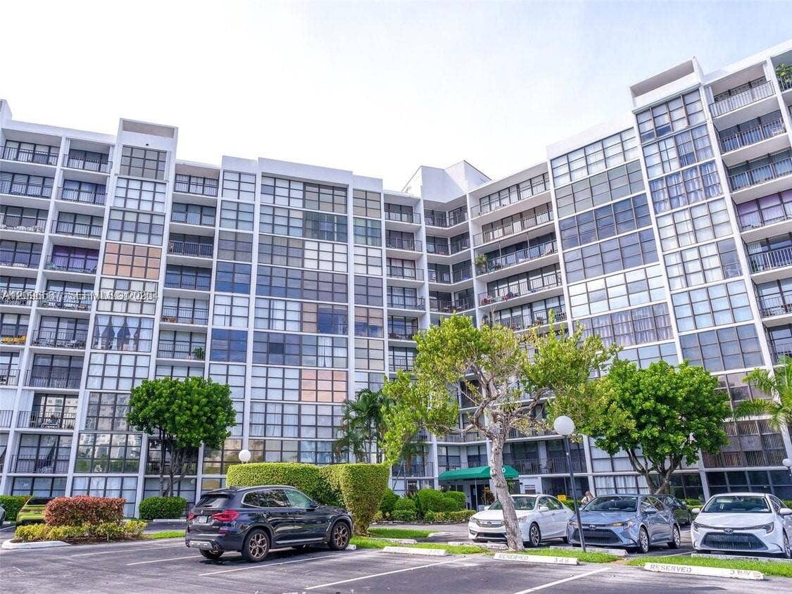 1000 Parkview Drive, #501, Hallandale Beach, Hallandale Beach, FL 33009 Photo 19
