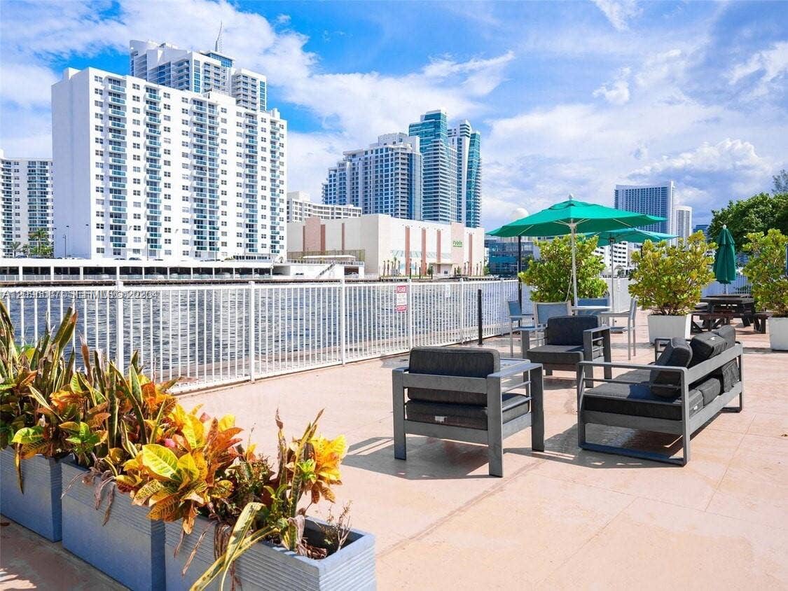 1000 Parkview Drive, #501, Hallandale Beach, Hallandale Beach, FL 33009 Photo 26