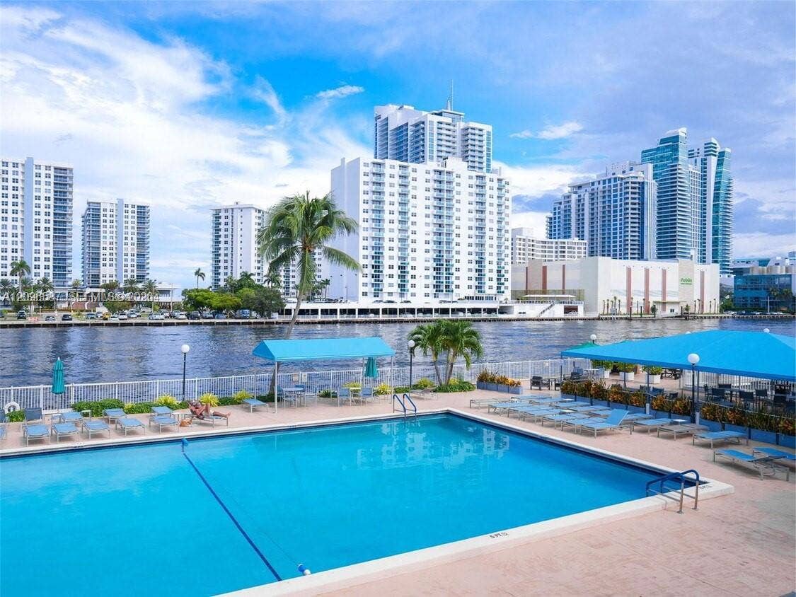 1000 Parkview Drive, #501, Hallandale Beach, Hallandale Beach, FL 33009 Photo 9