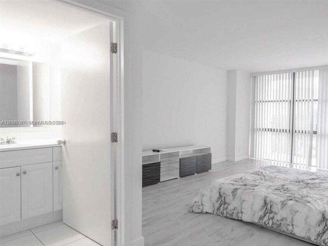 1000 Parkview Drive, #501, Hallandale Beach, Hallandale Beach, FL 33009 Photo 14