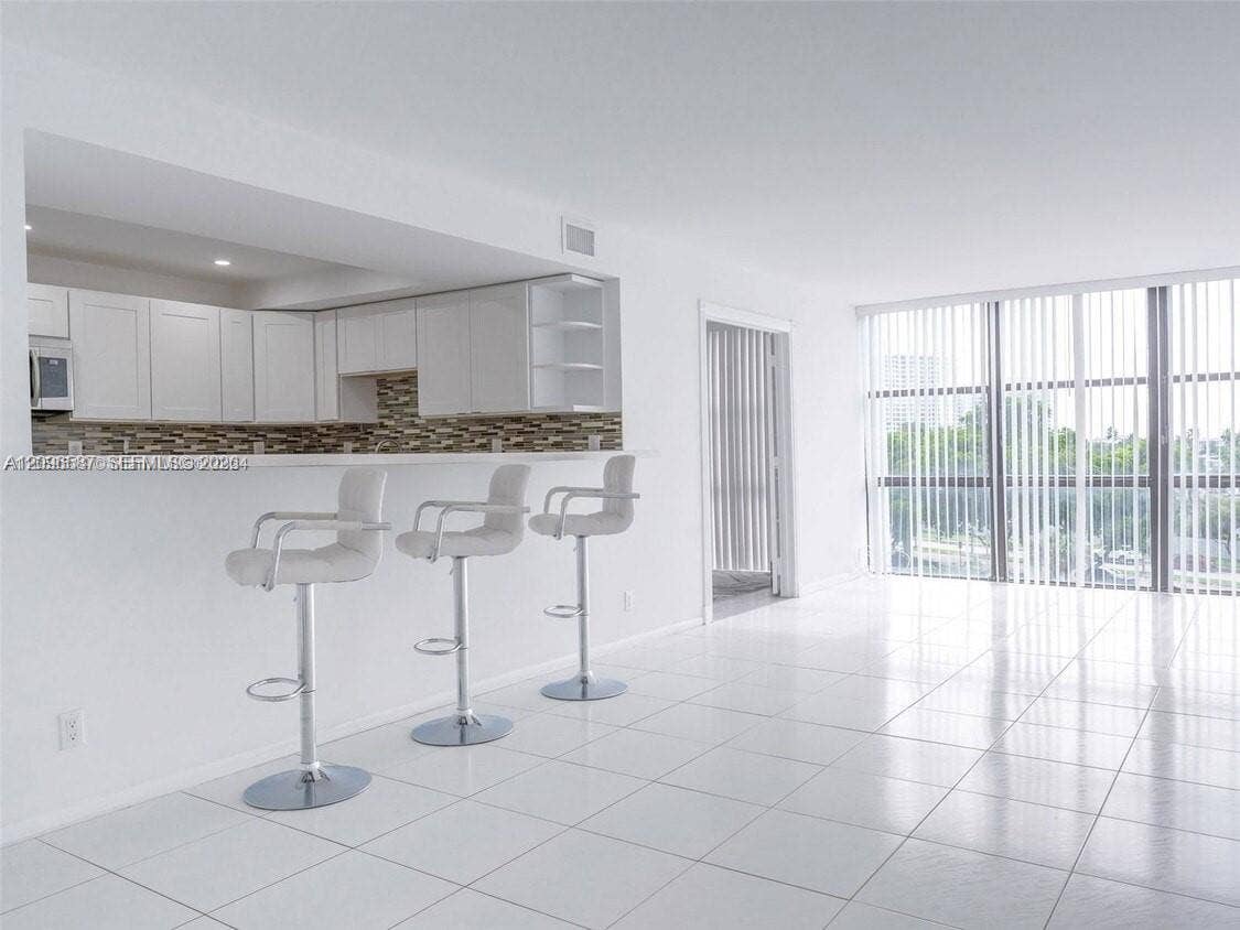 1000 Parkview Drive, #501, Hallandale Beach, Hallandale Beach, FL 33009 Photo 2