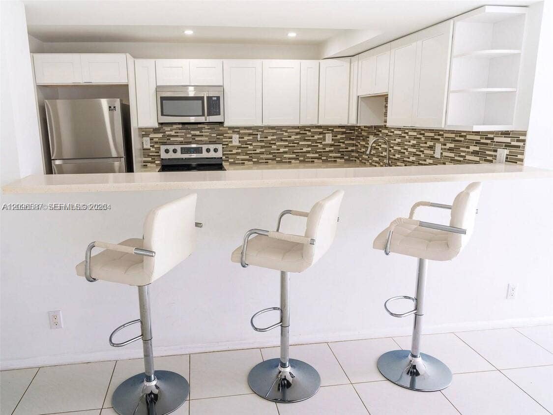 1000 Parkview Drive, #501, Hallandale Beach, Hallandale Beach, FL 33009 Photo 5