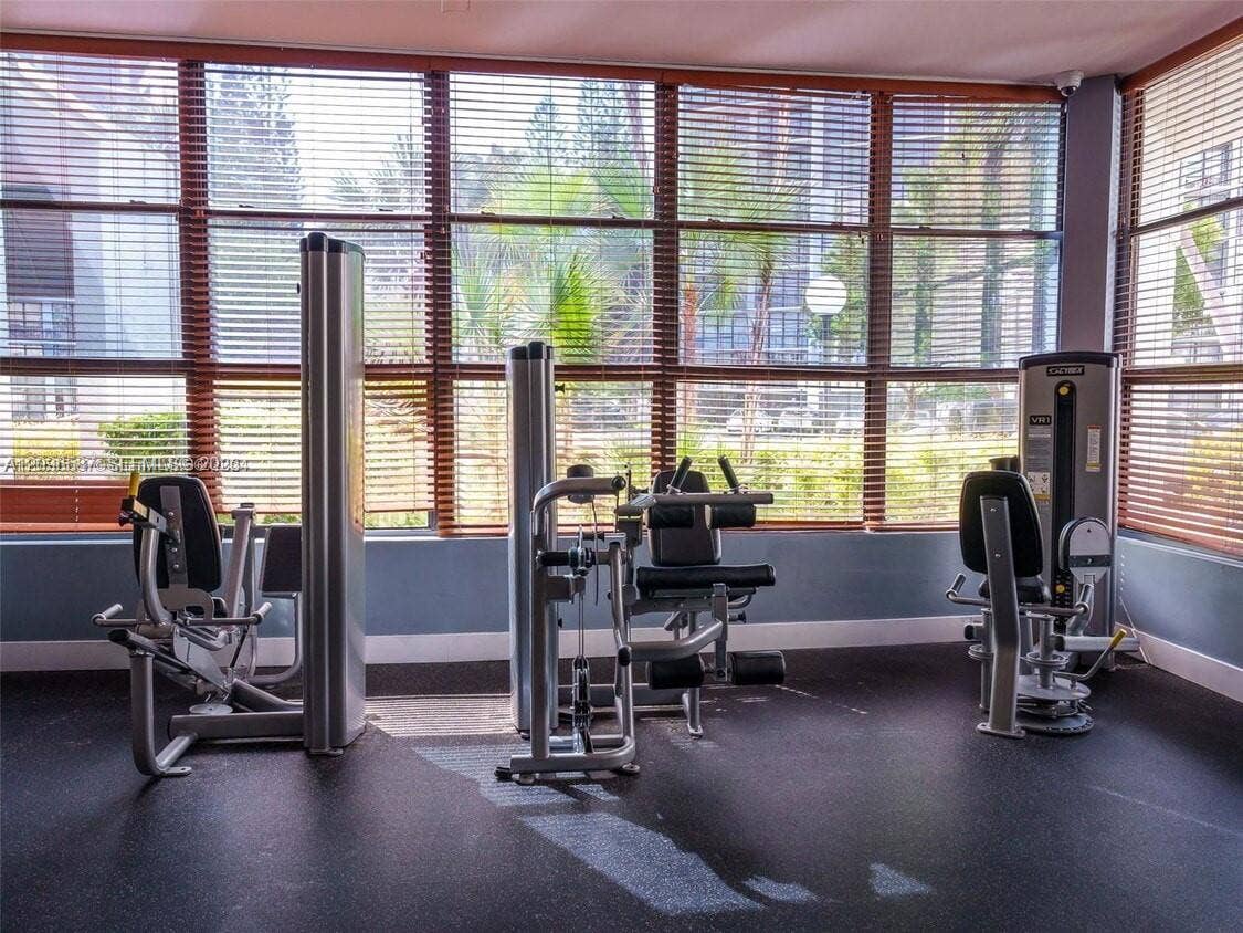 1000 Parkview Drive, #501, Hallandale Beach, Hallandale Beach, FL 33009 Photo 28