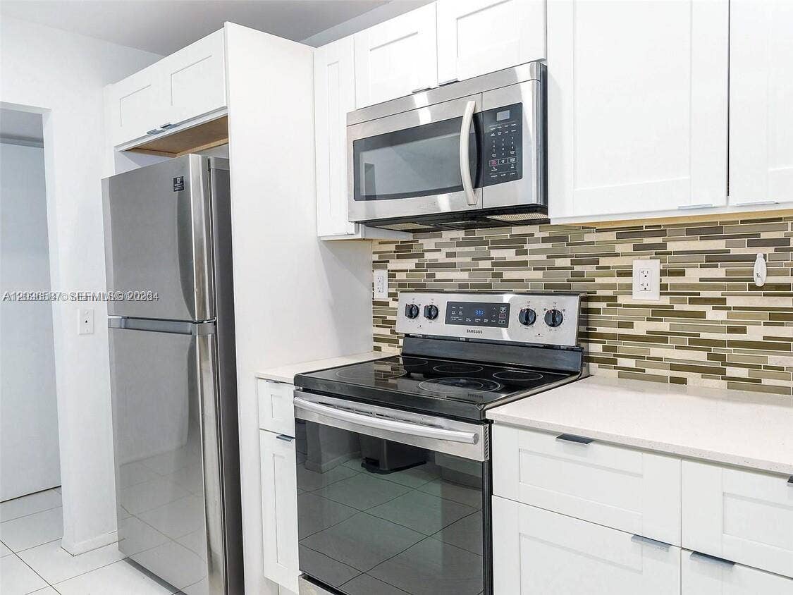 1000 Parkview Drive, #501, Hallandale Beach, Hallandale Beach, FL 33009 Photo 6