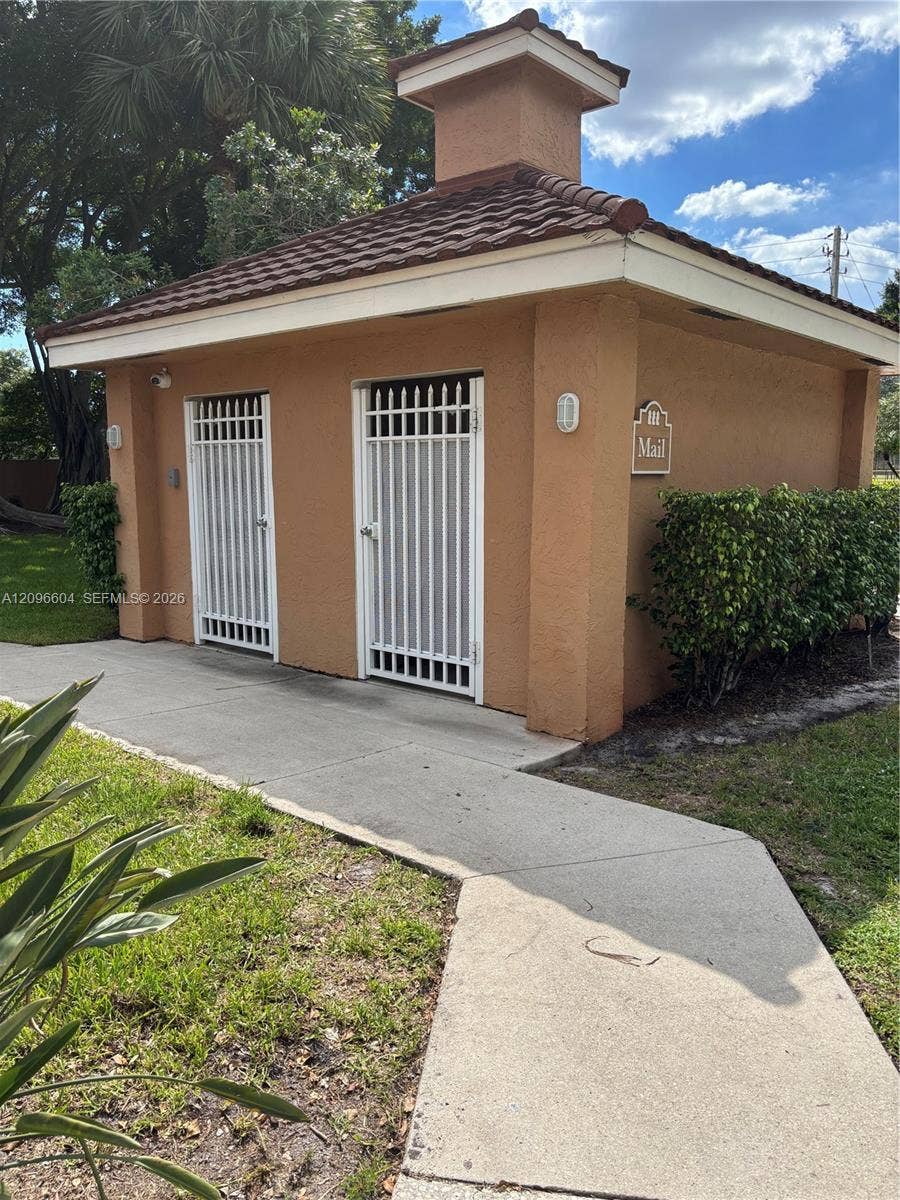 704 NW 92nd Avenue, #704, Plantation, FL 33324 Mail Kiosk