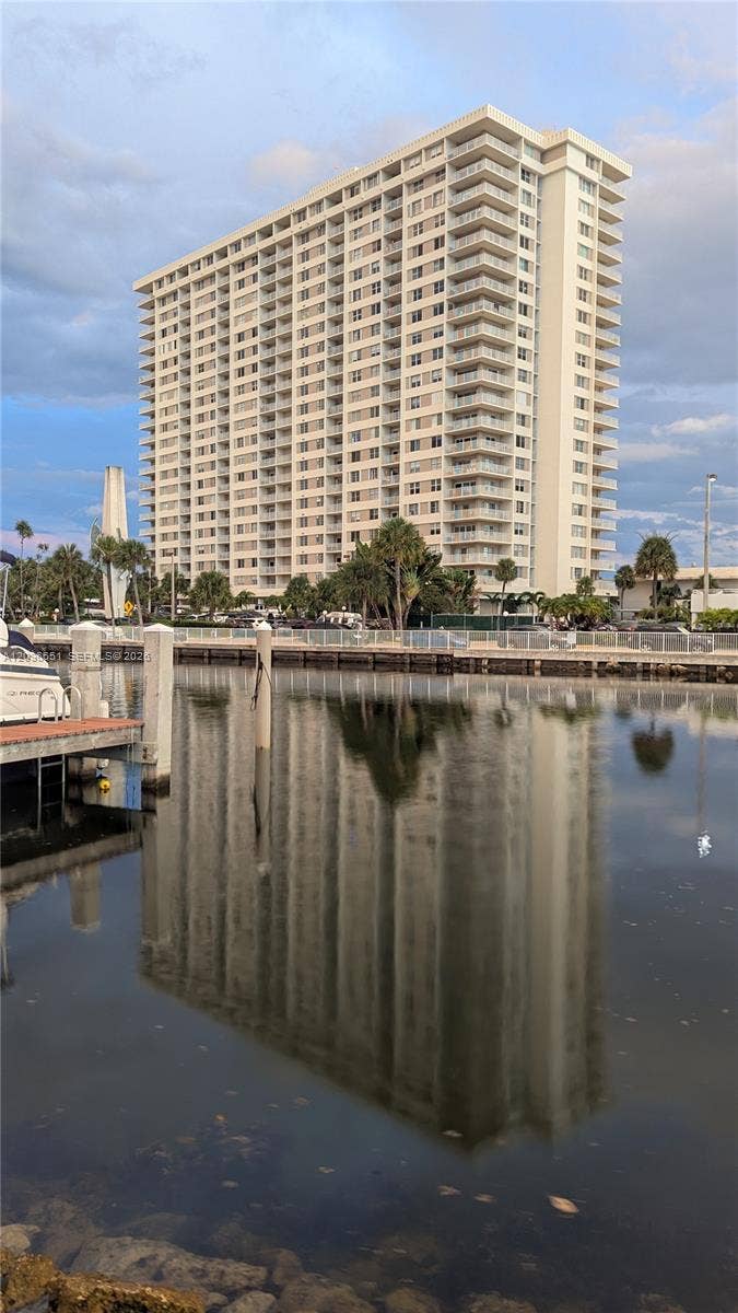 300 Bayview Drive, #206, Sunny Isles Beach, FL 33160 Photo 3