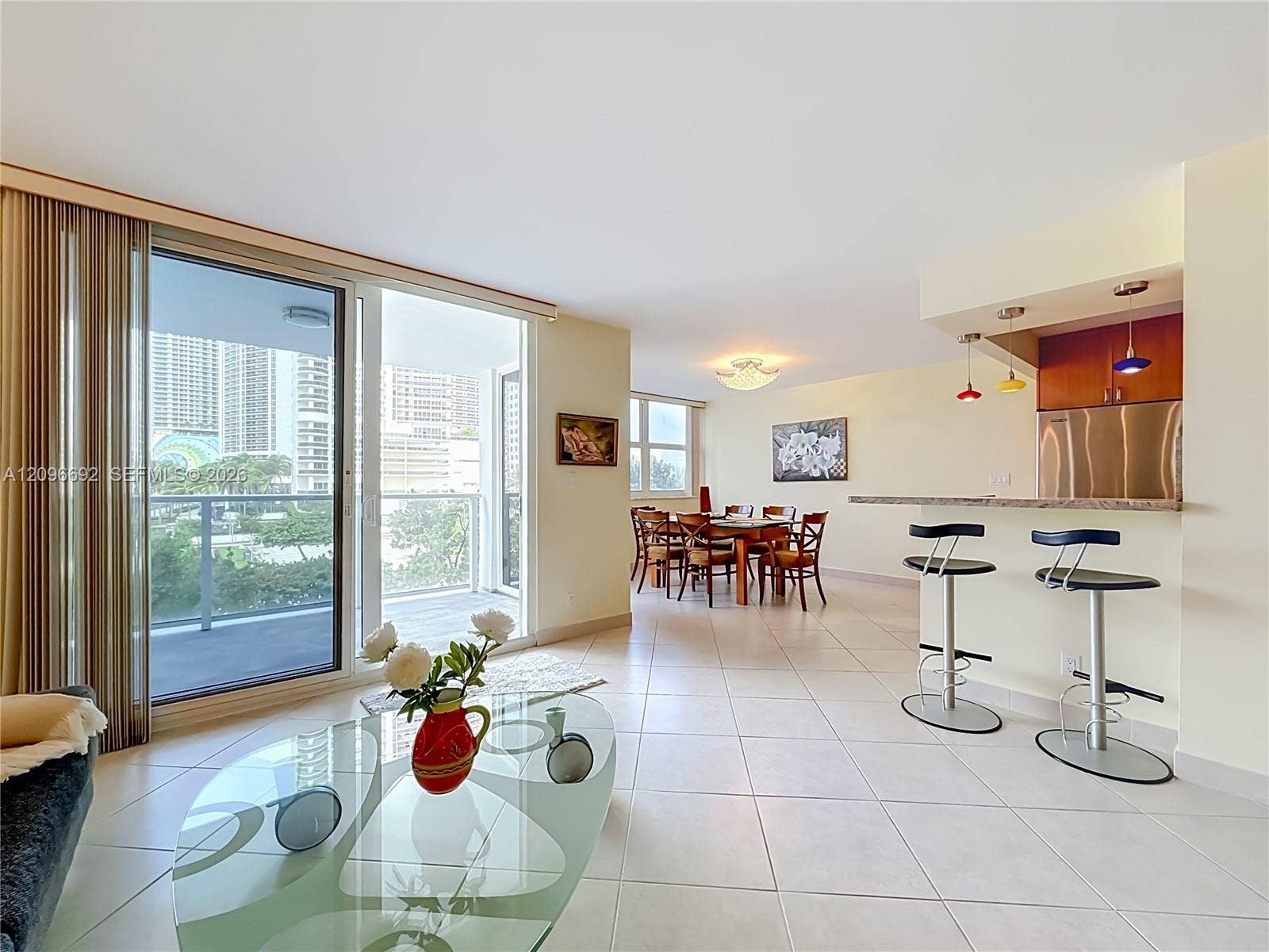 Corner unit with many windows, allowing natural light