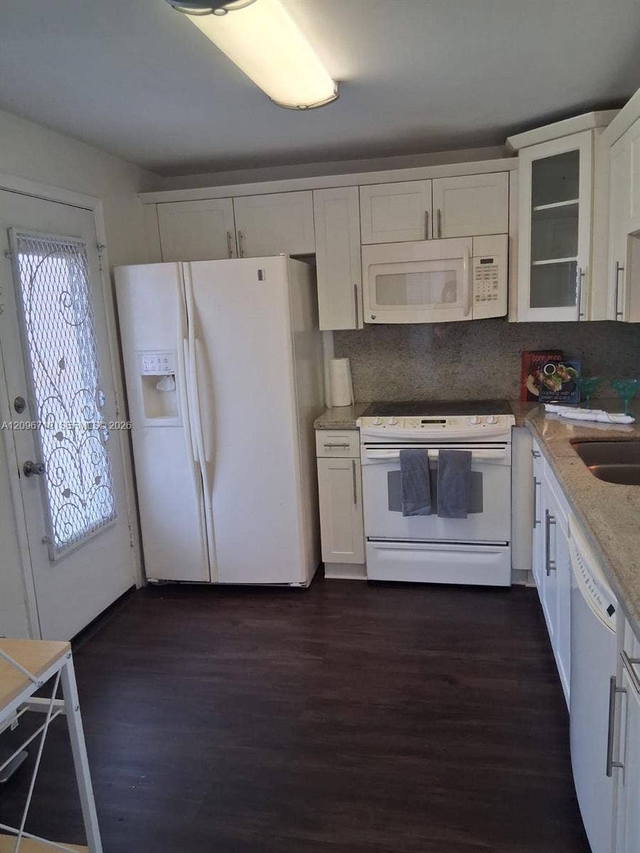 Hallandale Beach, FL 33009 Photo 9