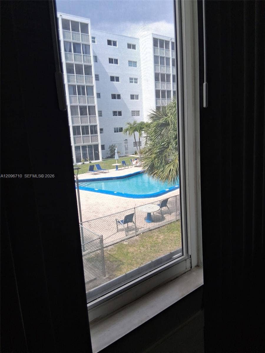 Hallandale Beach, FL 33009 Photo 3