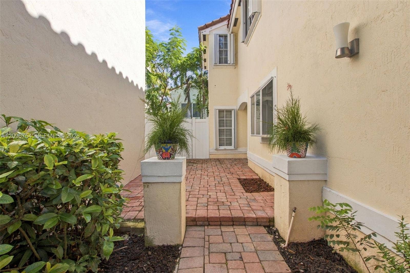 967 Azure Lane, Weston, FL 33326 Photo 2
