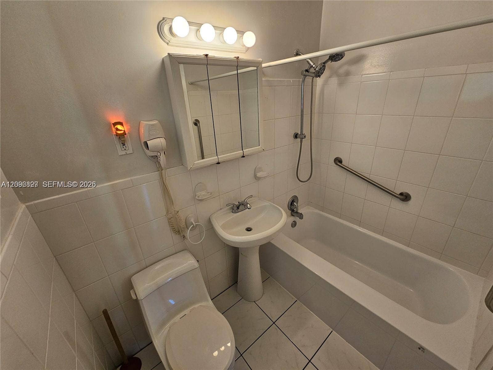 3221 NE 7th Place, #B, Pompano Beach, Pompano Beach, FL 33062 Photo 15