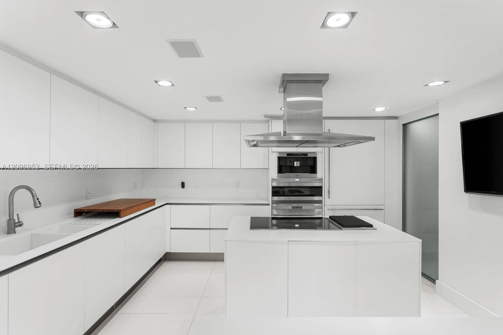 10155 Collins Avenue, #1210, Bal Harbour, FL 33154 Photo 13