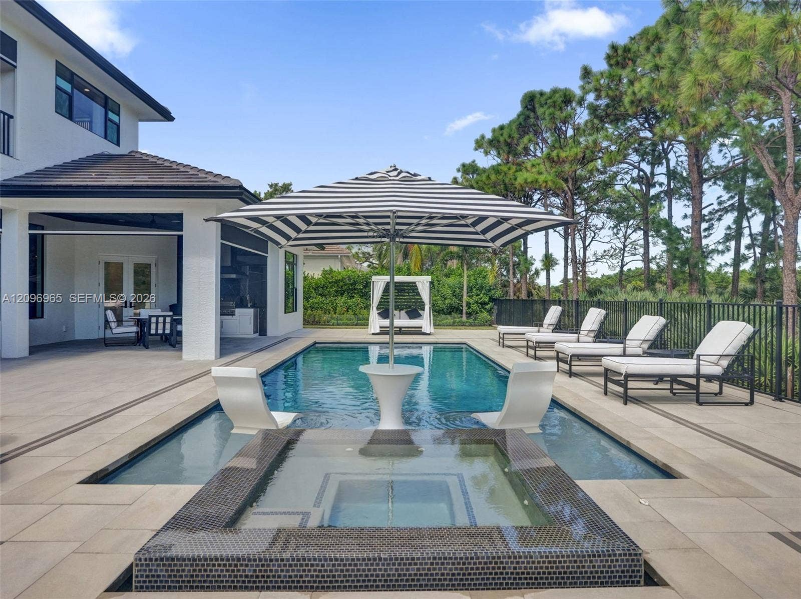 10157 SE Sandpine Lane, Hobe Sound, FL 33455 Photo 2