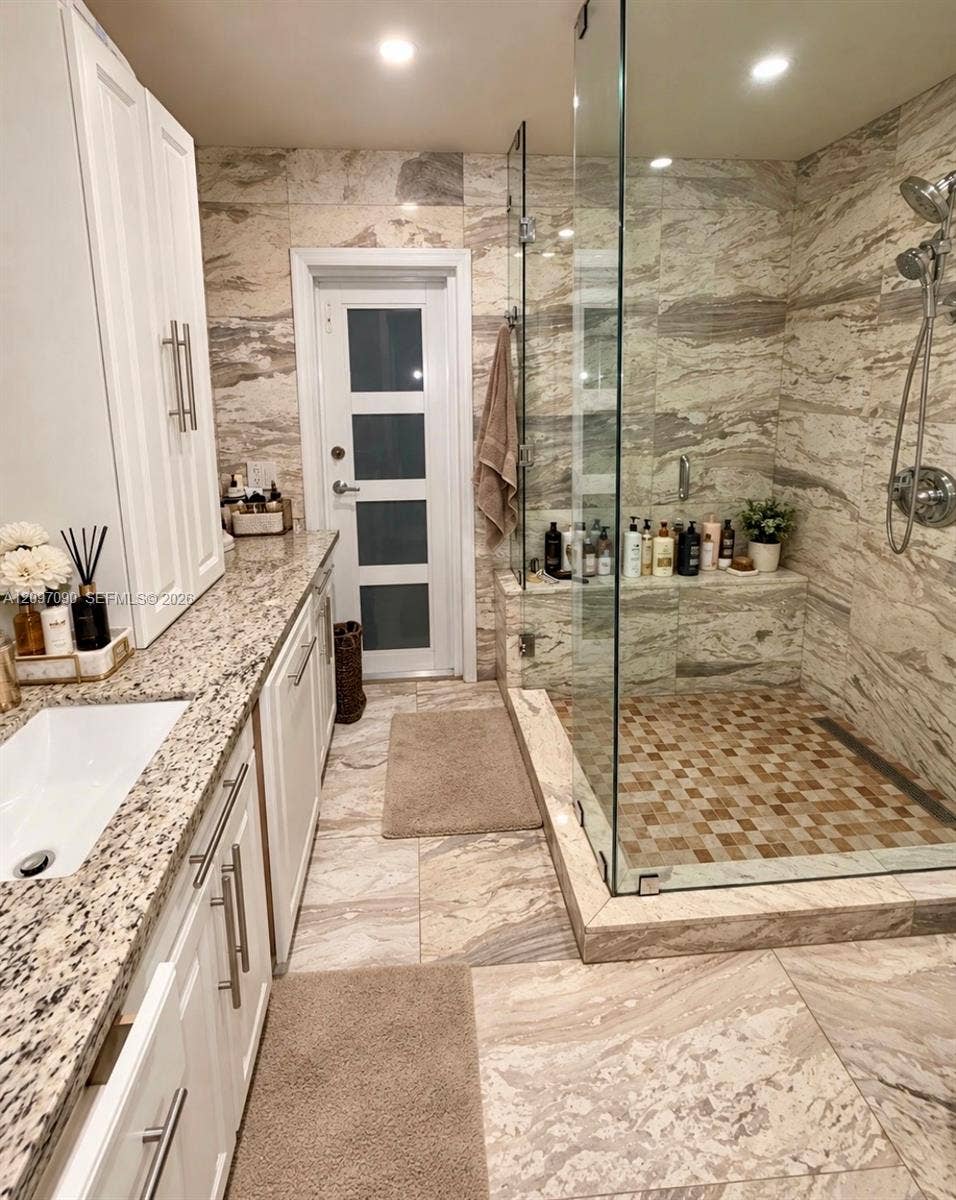 11810 NW 16th Street, Pembroke Pines, FL 33026 Double sink