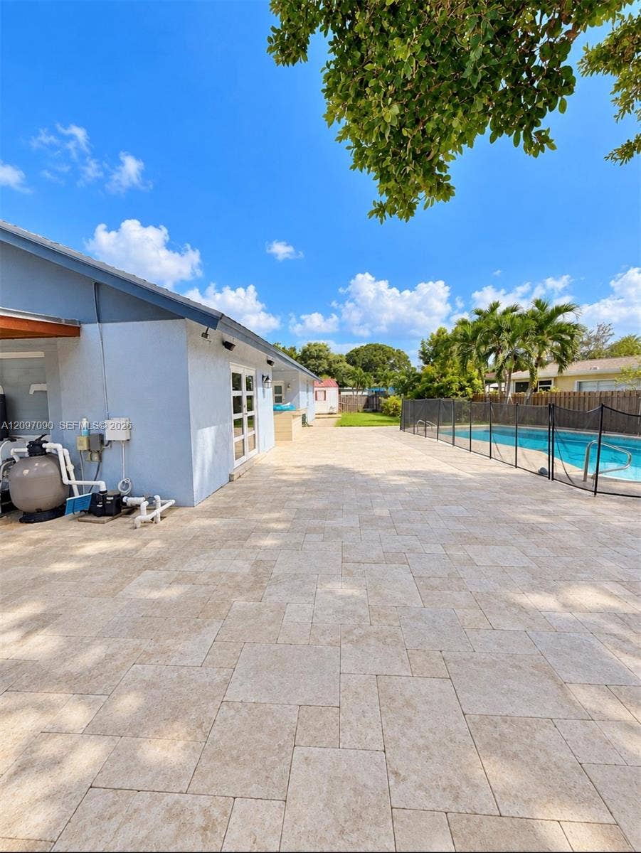 11810 NW 16th Street, Pembroke Pines, FL 33026 Photo 16