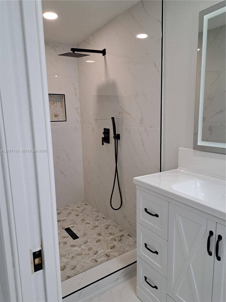 4982 SW 29th Terrace, Dania Beach, FL 33312 Master Bathroom