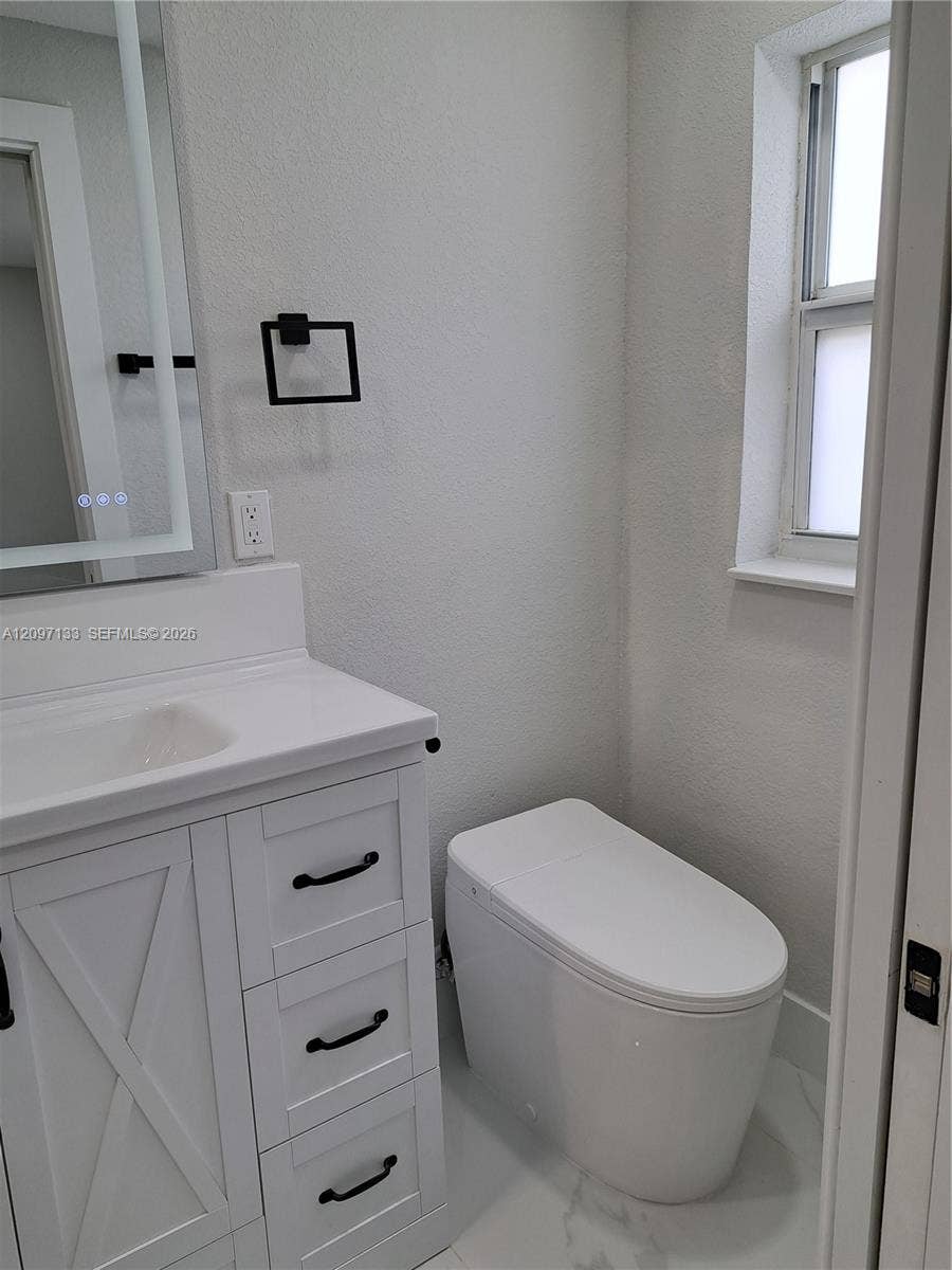 4982 SW 29th Terrace, Dania Beach, FL 33312 Master Bathroom