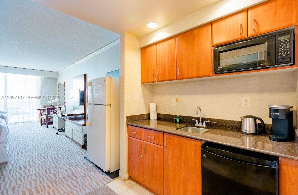 18001 Collins Avenue, #512, Sunny Isles Beach, FL 33160 Photo 4