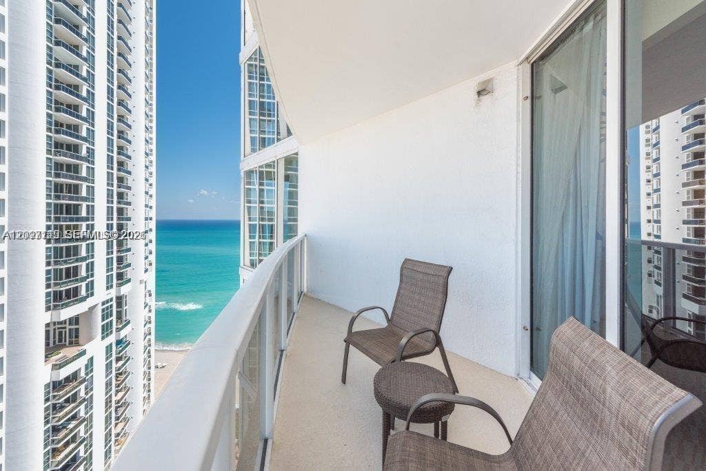 18001 Collins Avenue, #2504, Sunny Isles Beach, FL 33160 Photo 2