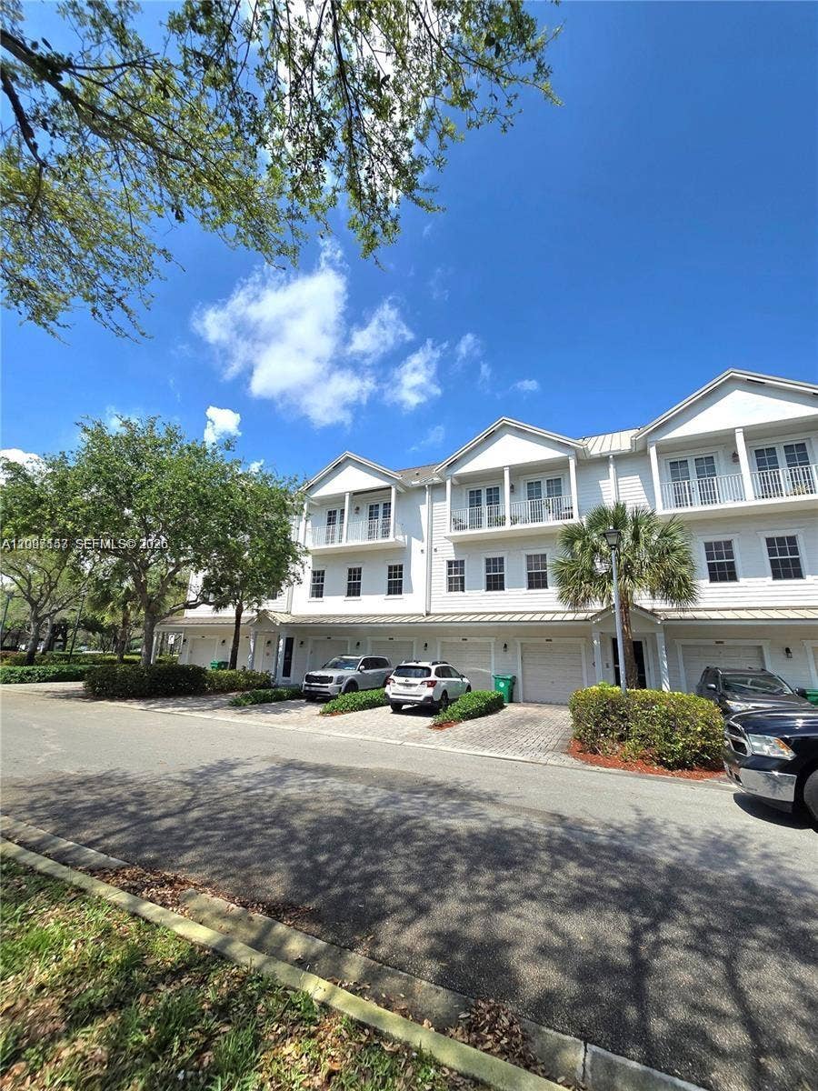6841 N Lakeside Circle N, #109-1, Davie, Davie, FL 33314 Photo 4